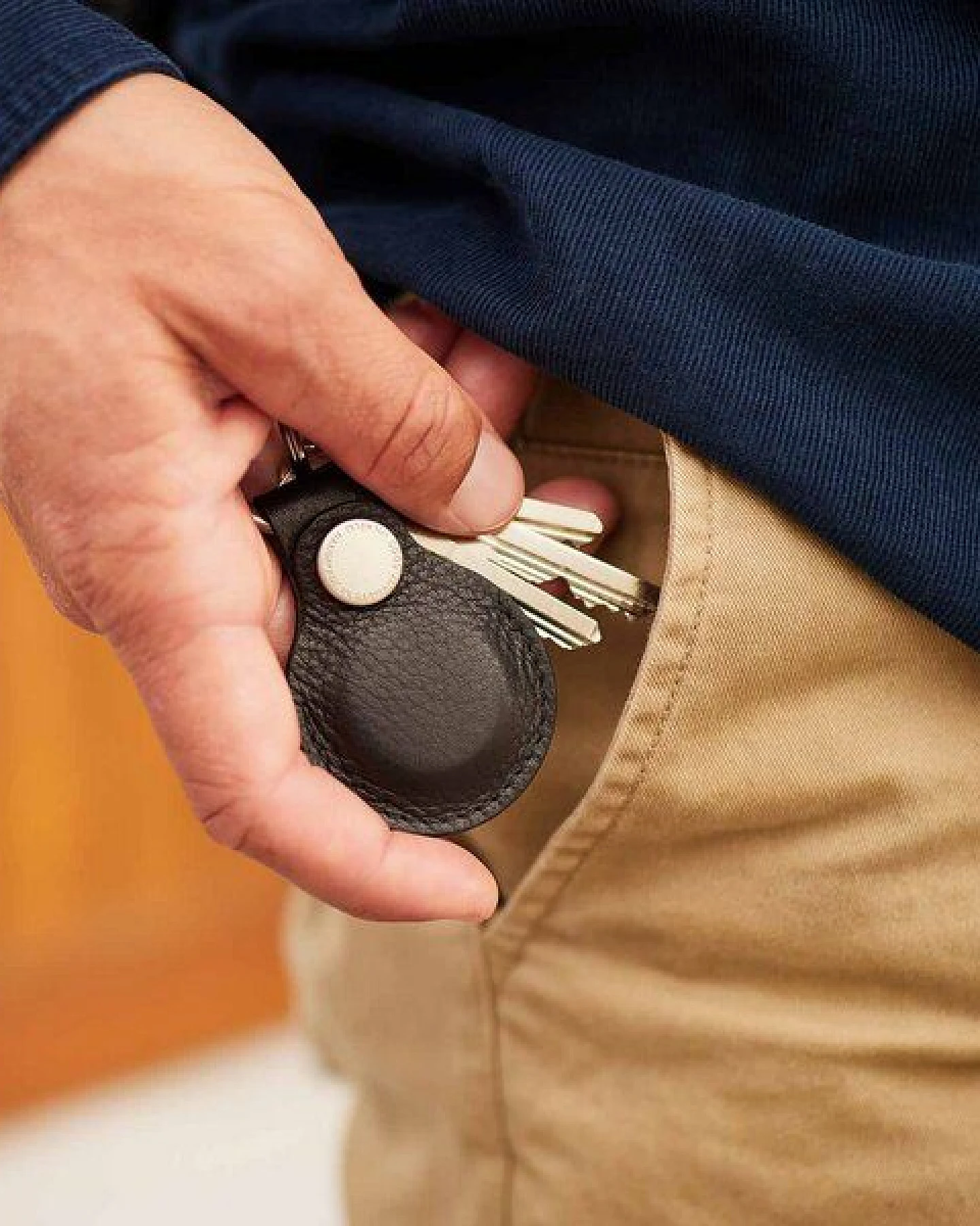 GOOD WILHELM Airtag Schlüsselanhänger aus Vachetta Leder – Ansicht 3