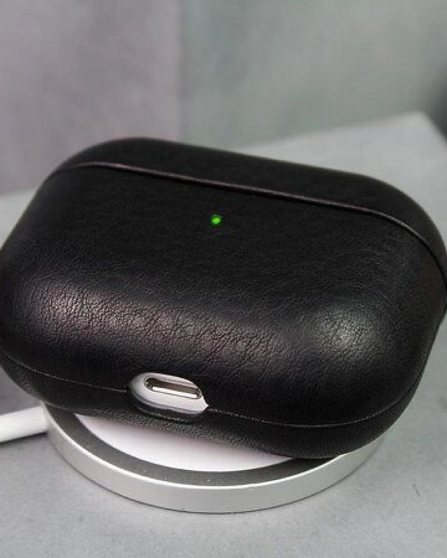 GOOD WILHELM Airpod Case Airpod Pro 3/2 Airpods Case aus Vachetta Leder – Ansicht 3
