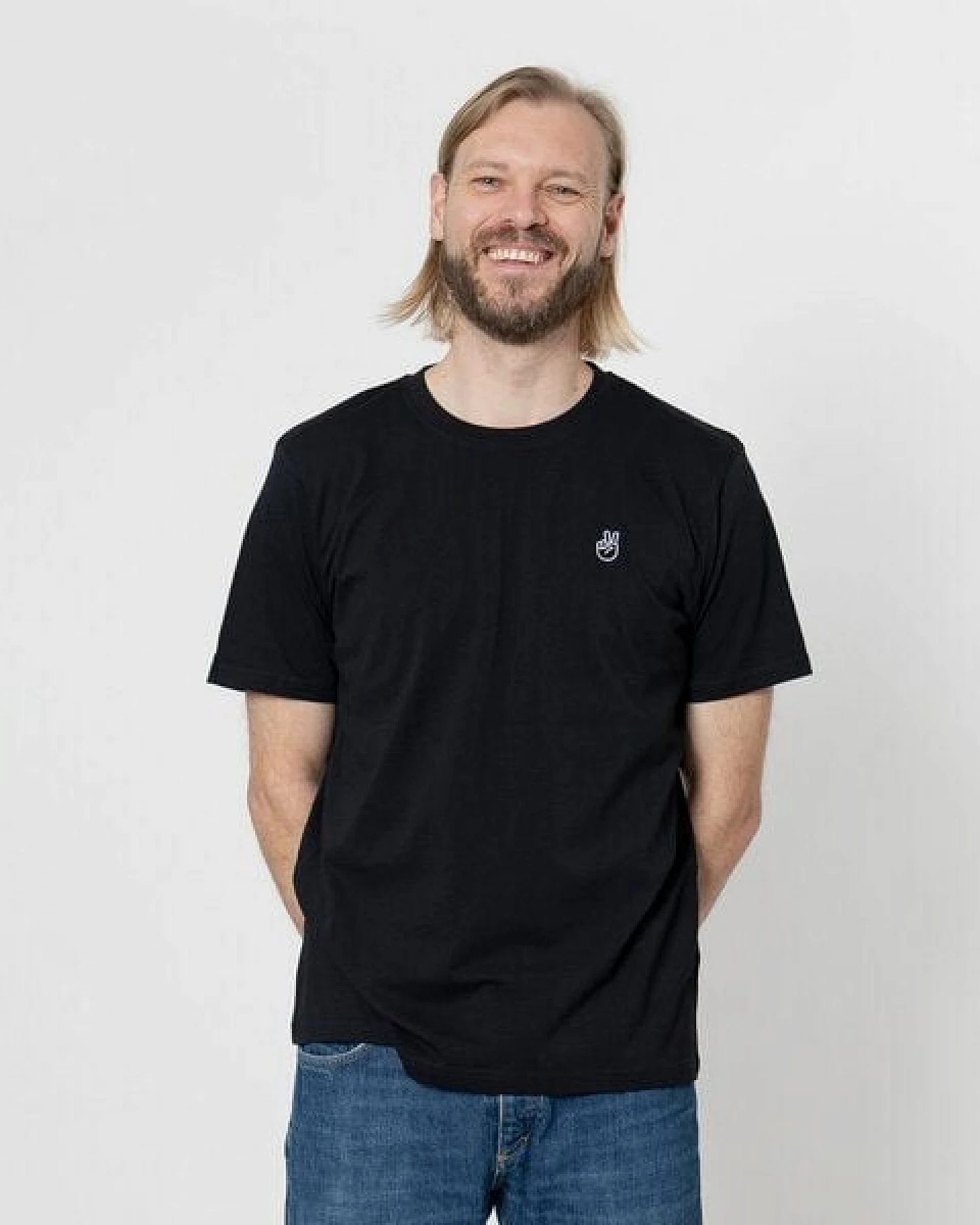 Fyngers Unisex T-Shirt aus Biobaumwolle - Modell PEACE mit gestickter Veredelung – Ansicht 2