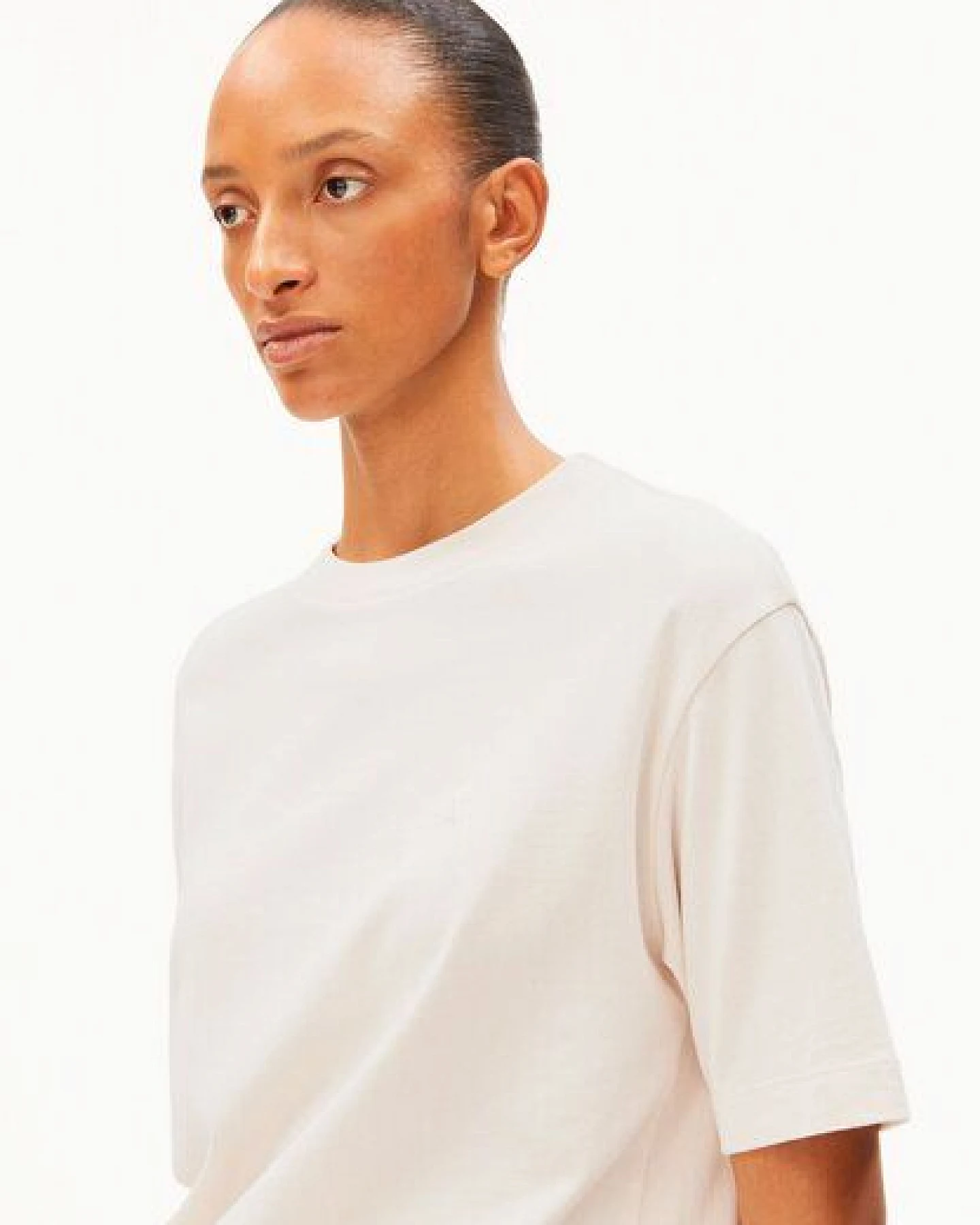 ARMEDANGELS TARJAA Damen Heavyweight T-Shirt aus recyceltem Baumwoll Mix – Ansicht 3