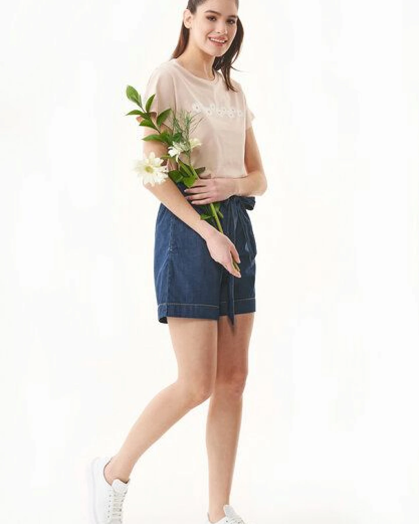ORGANICATION Paperbag-Shorts aus Bio-Baumwolle in Denim-Optik – Ansicht 2