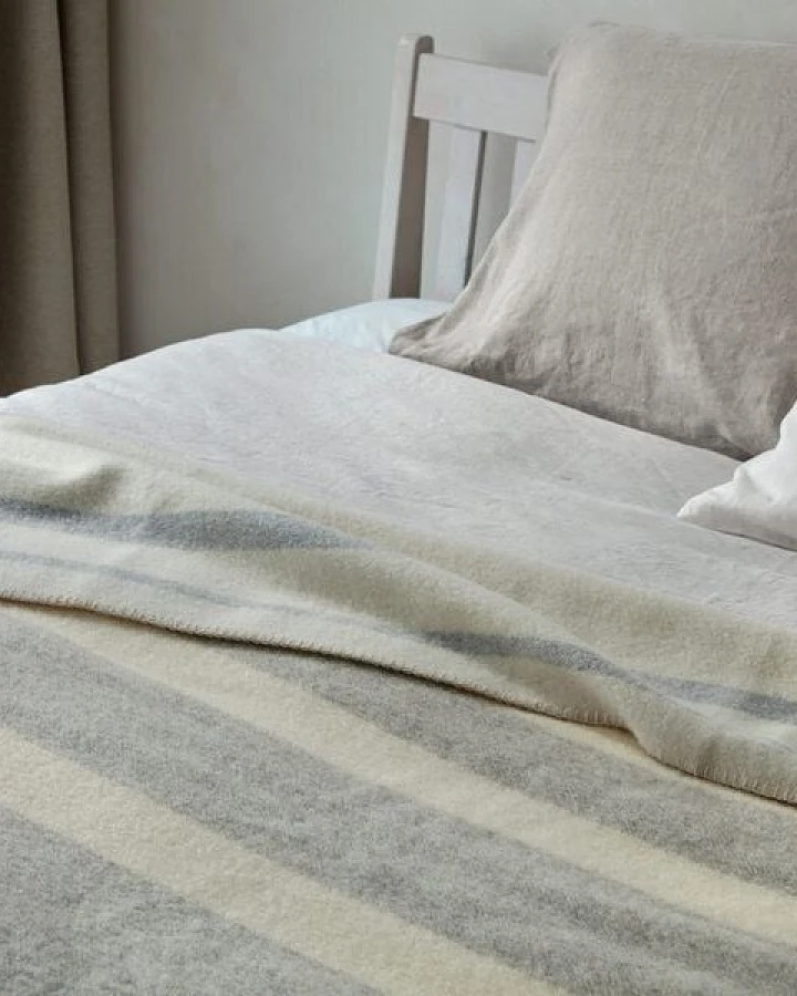 Gestreifte Decke "Yumeko" aus 100% Mulesingfreier Merinowolle