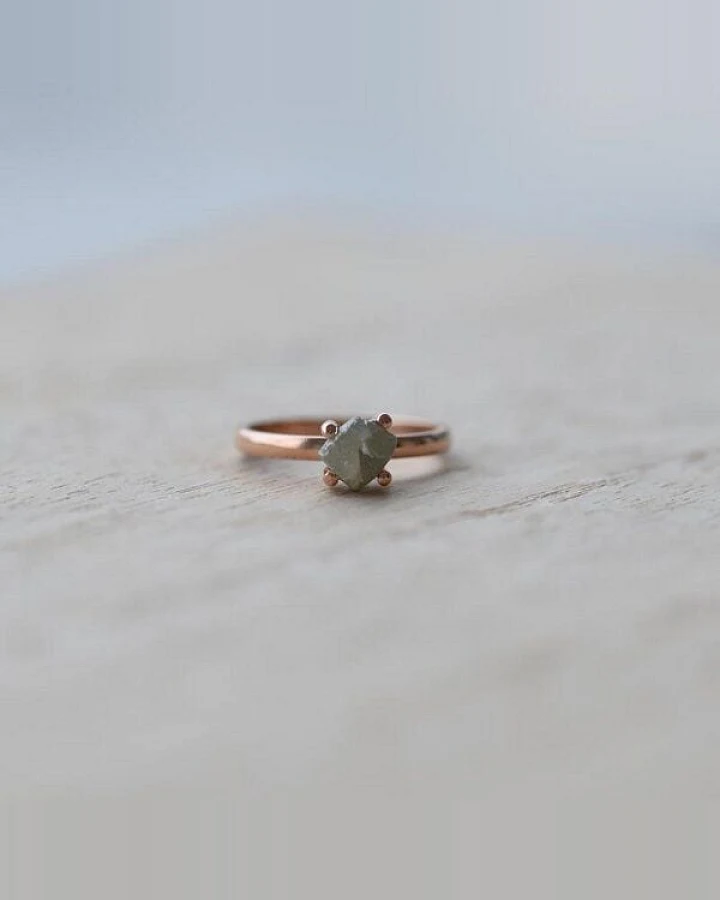 Eppi Goldener Ring mit Rohdiamant Nemy