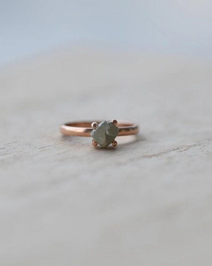 Eppi Goldener Ring mit Rohdiamant Nemy