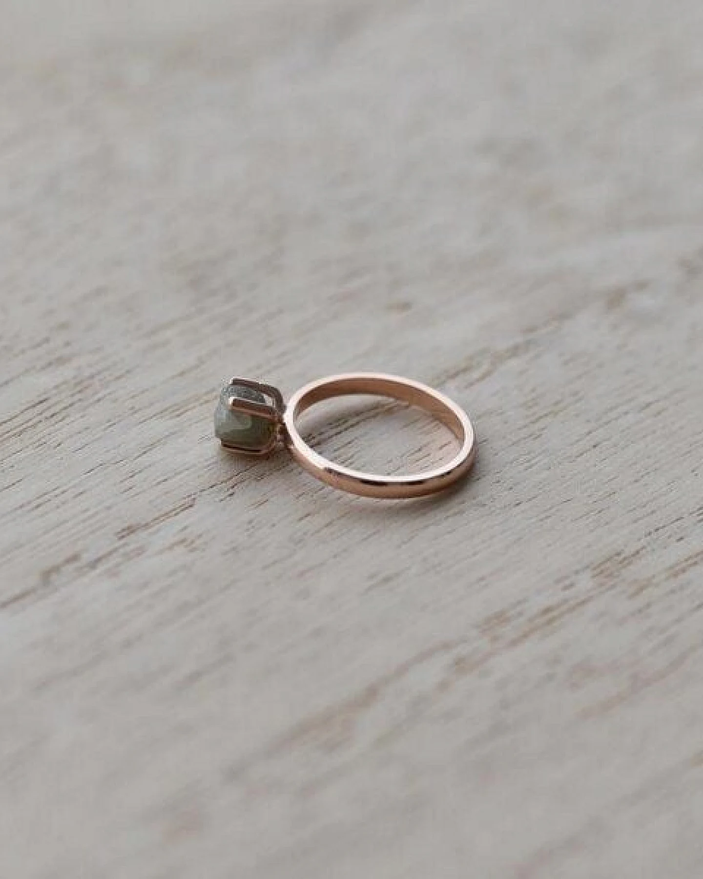 Eppi Goldener Ring mit Rohdiamant Nemy – Ansicht 2