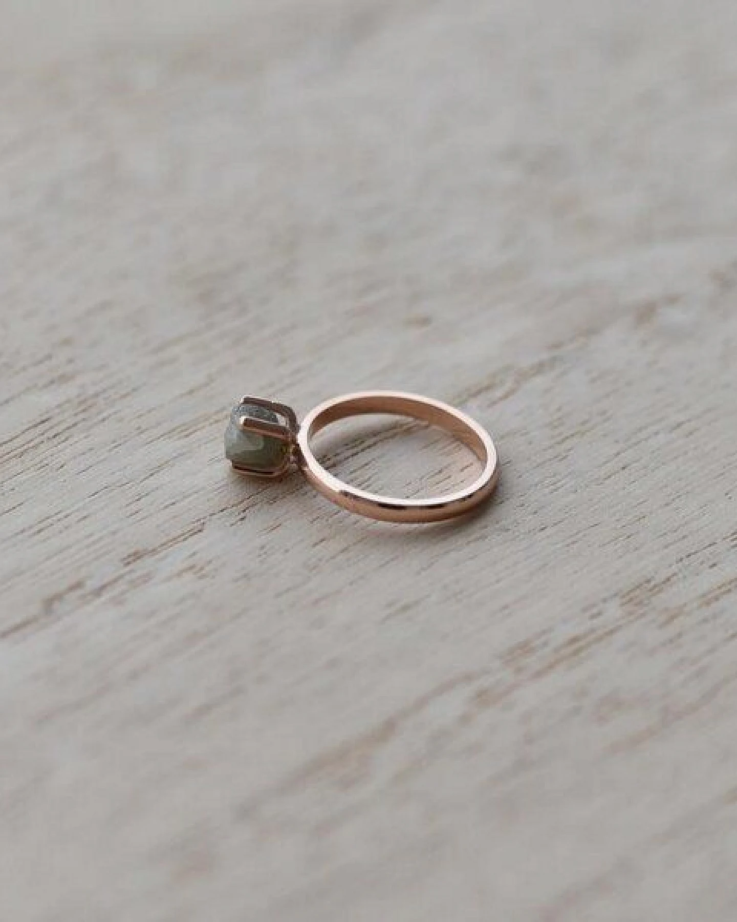 Eppi Goldener Ring mit Rohdiamant Nemy – Ansicht 2