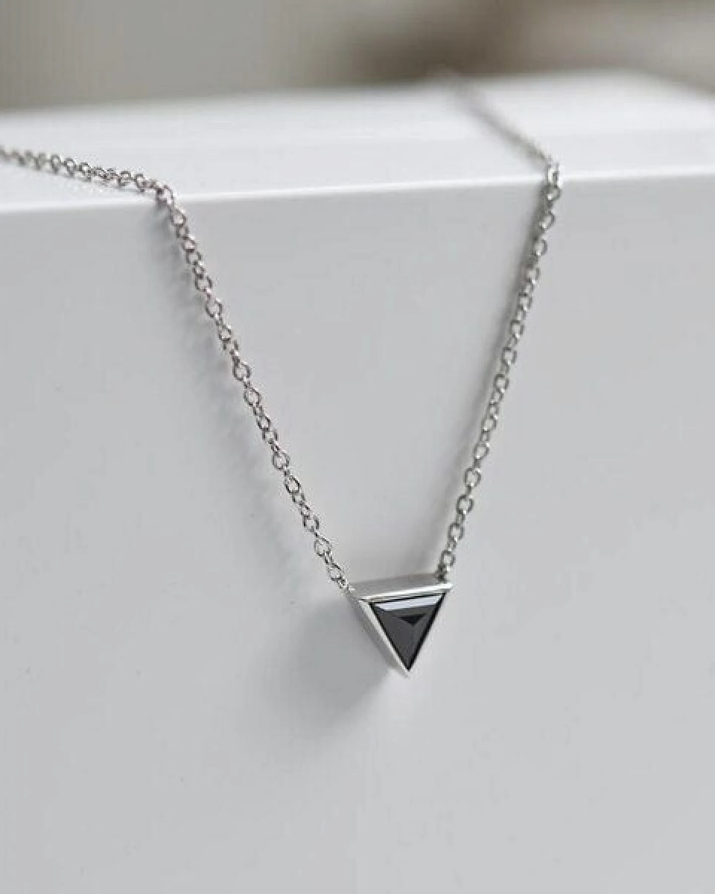 Eppi Goldene Halskette mit schwarzem Diamant Baya – Ansicht 2