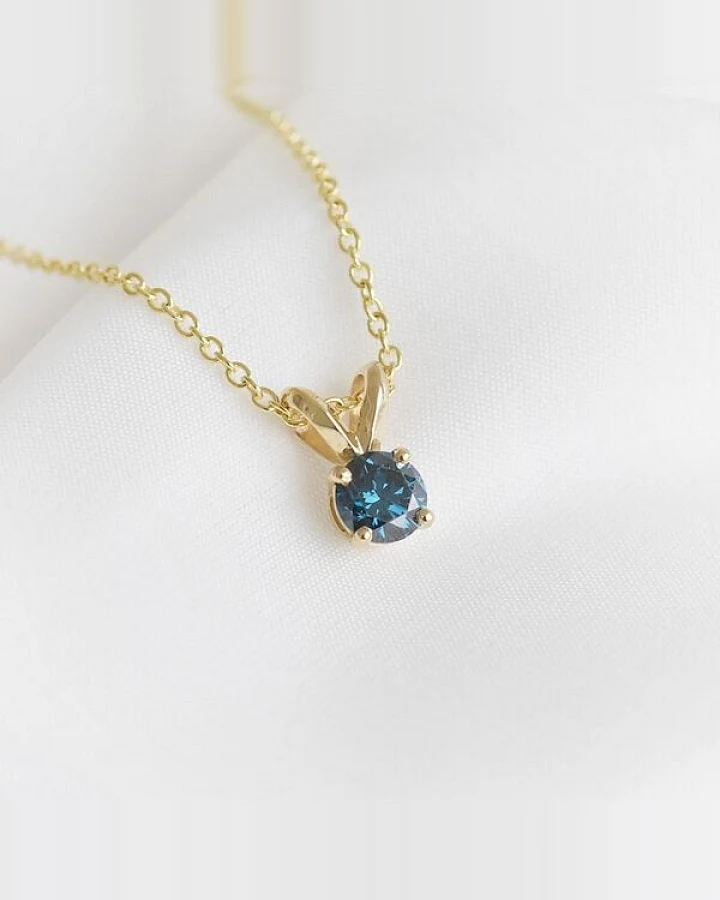 Eppi Blauer Diamant in goldener Halskette Lalom