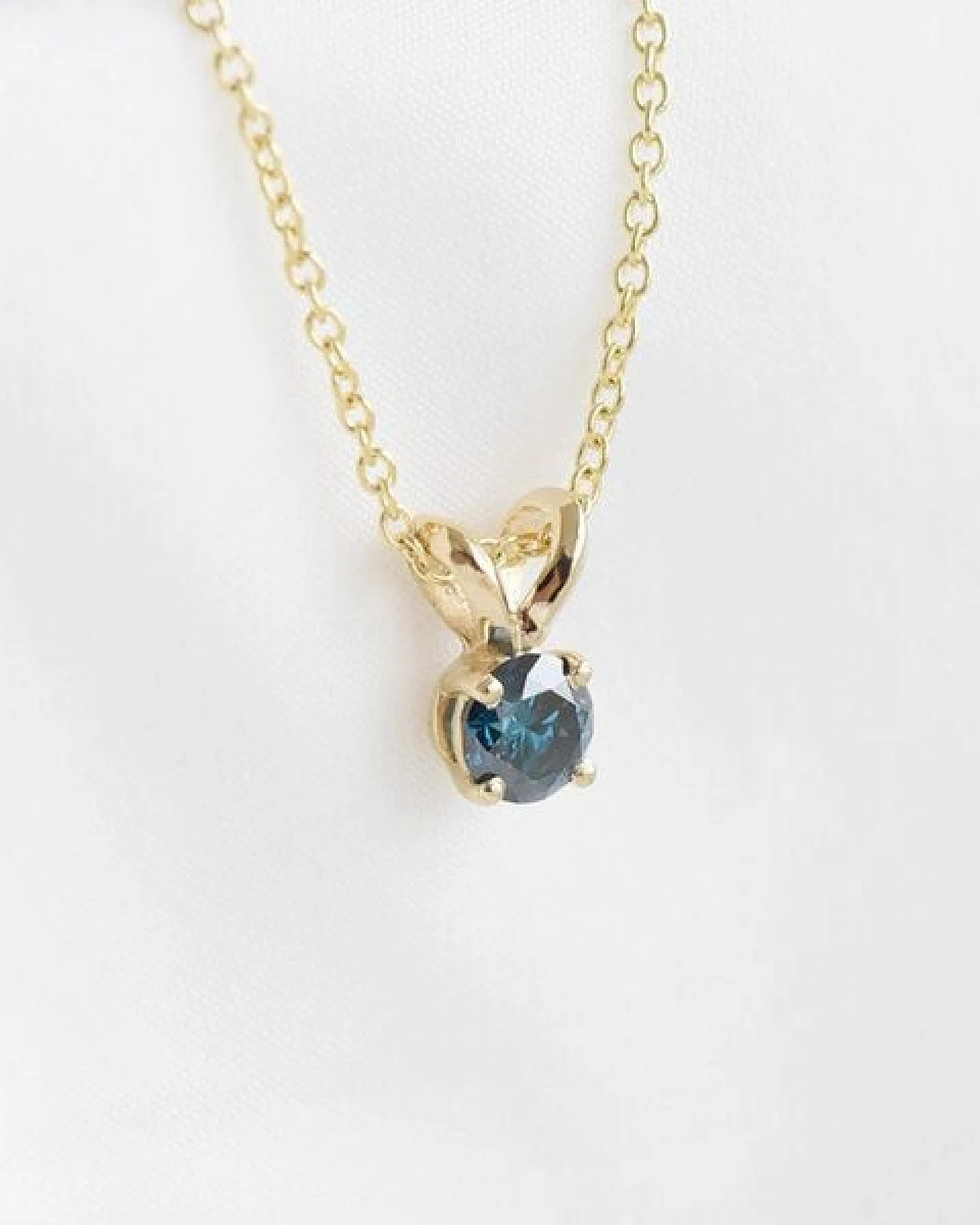 Eppi Blauer Diamant in goldener Halskette Lalom – Ansicht 4