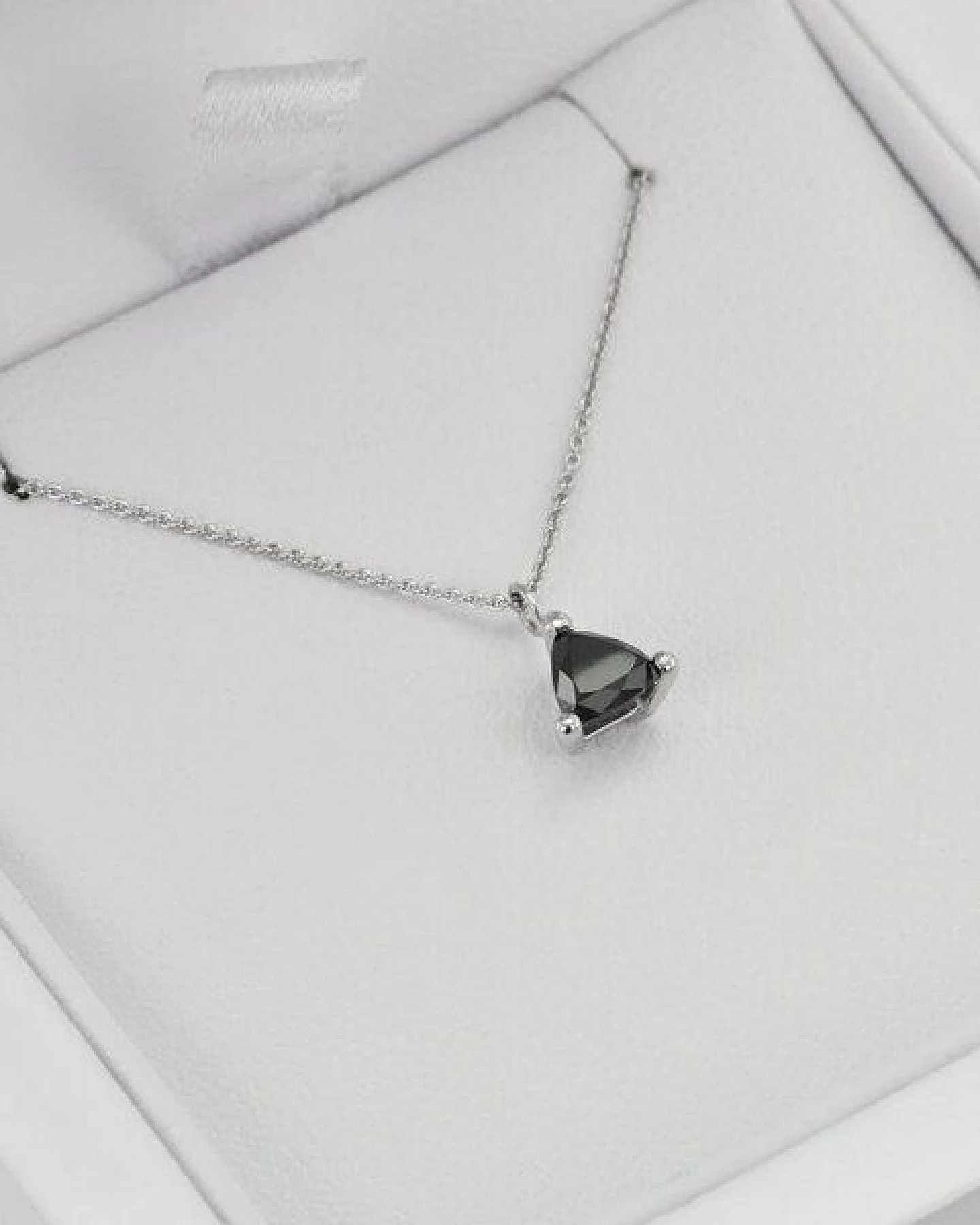 Eppi Goldkette mit schwarzen Diamanten im Trillion-Schliff Ferin – Ansicht 3