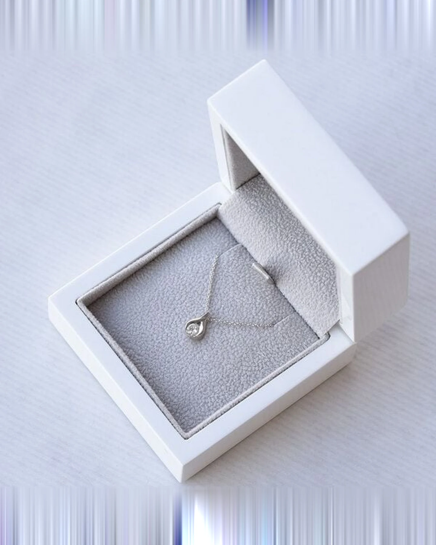 Eppi Minimalistischer Anhänger mit Diamanten Tilda – Ansicht 2