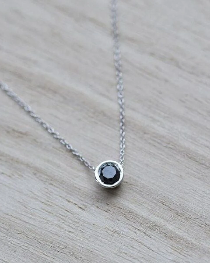 Eppi Halskette aus Platin mit schwarzem Diamant Jonie