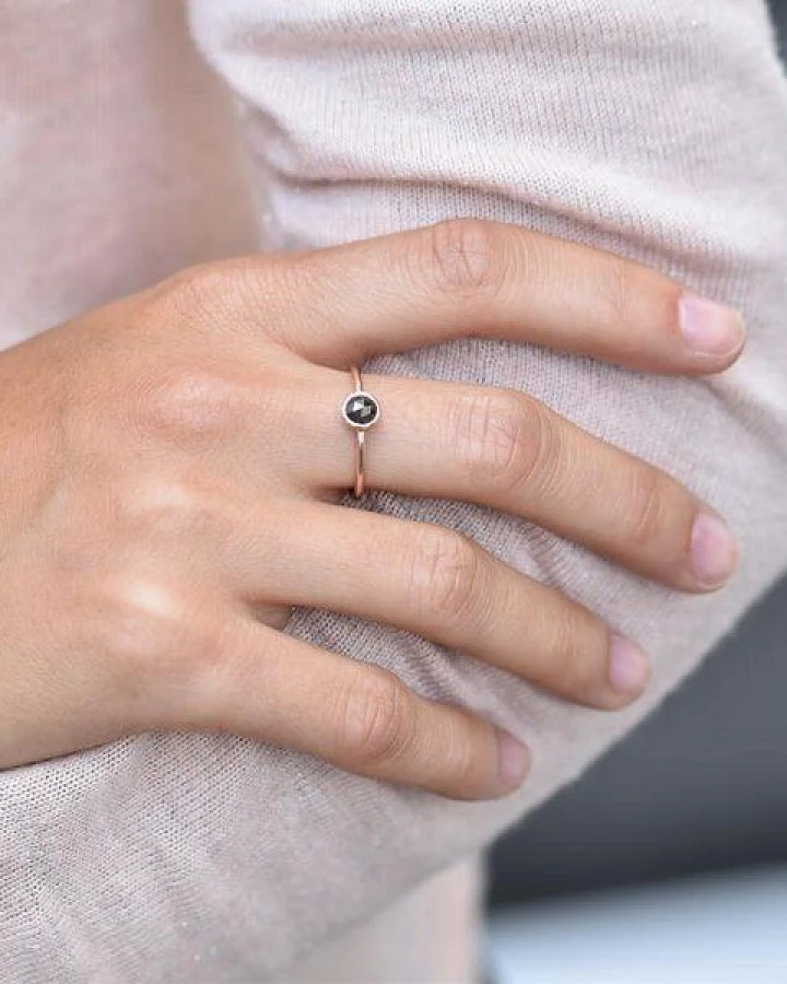 Eppi Ring mit Salt'n'Pepper Diamant Fermie