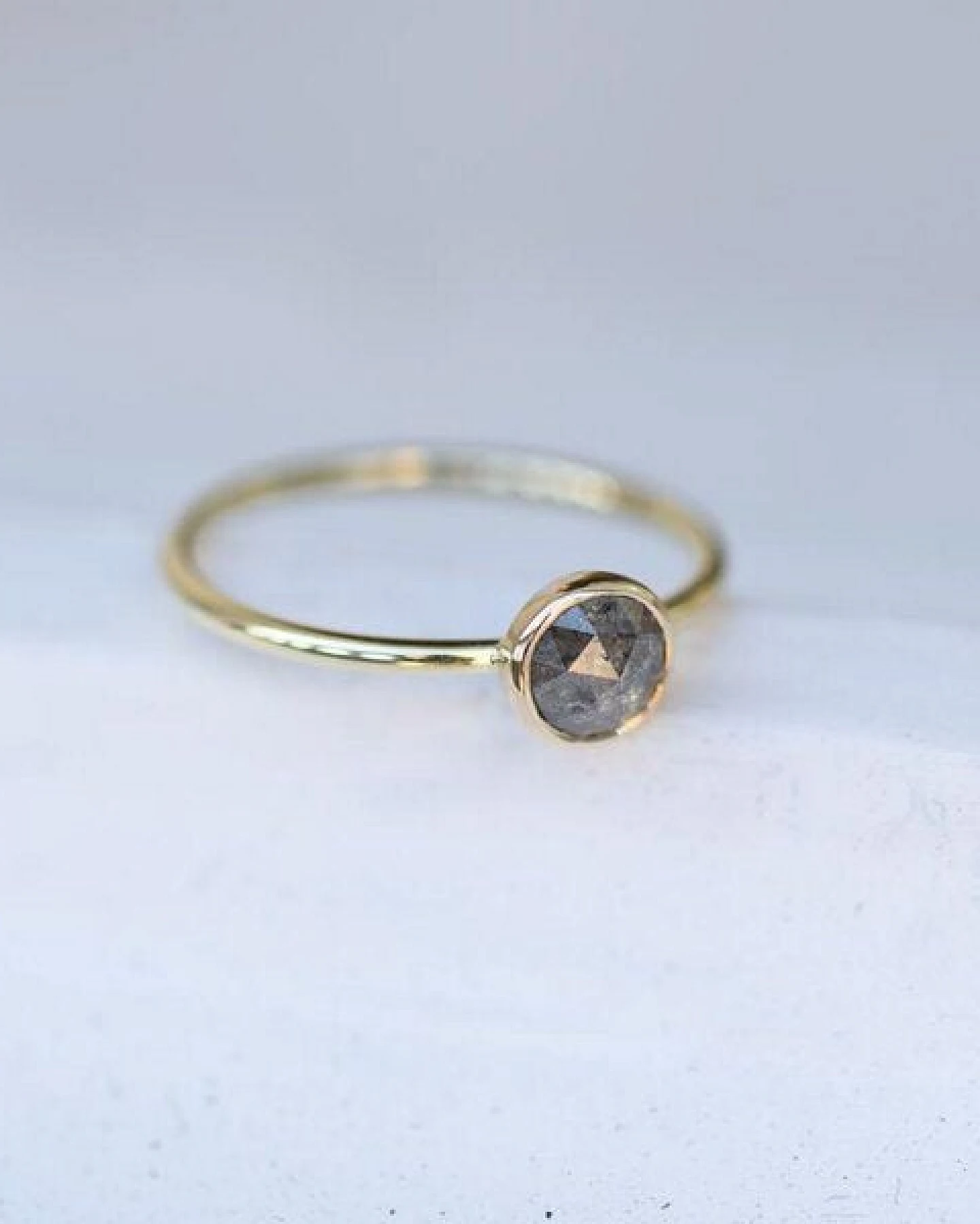 Eppi Ring mit Salt'n'Pepper Diamant Fermie – Ansicht 2