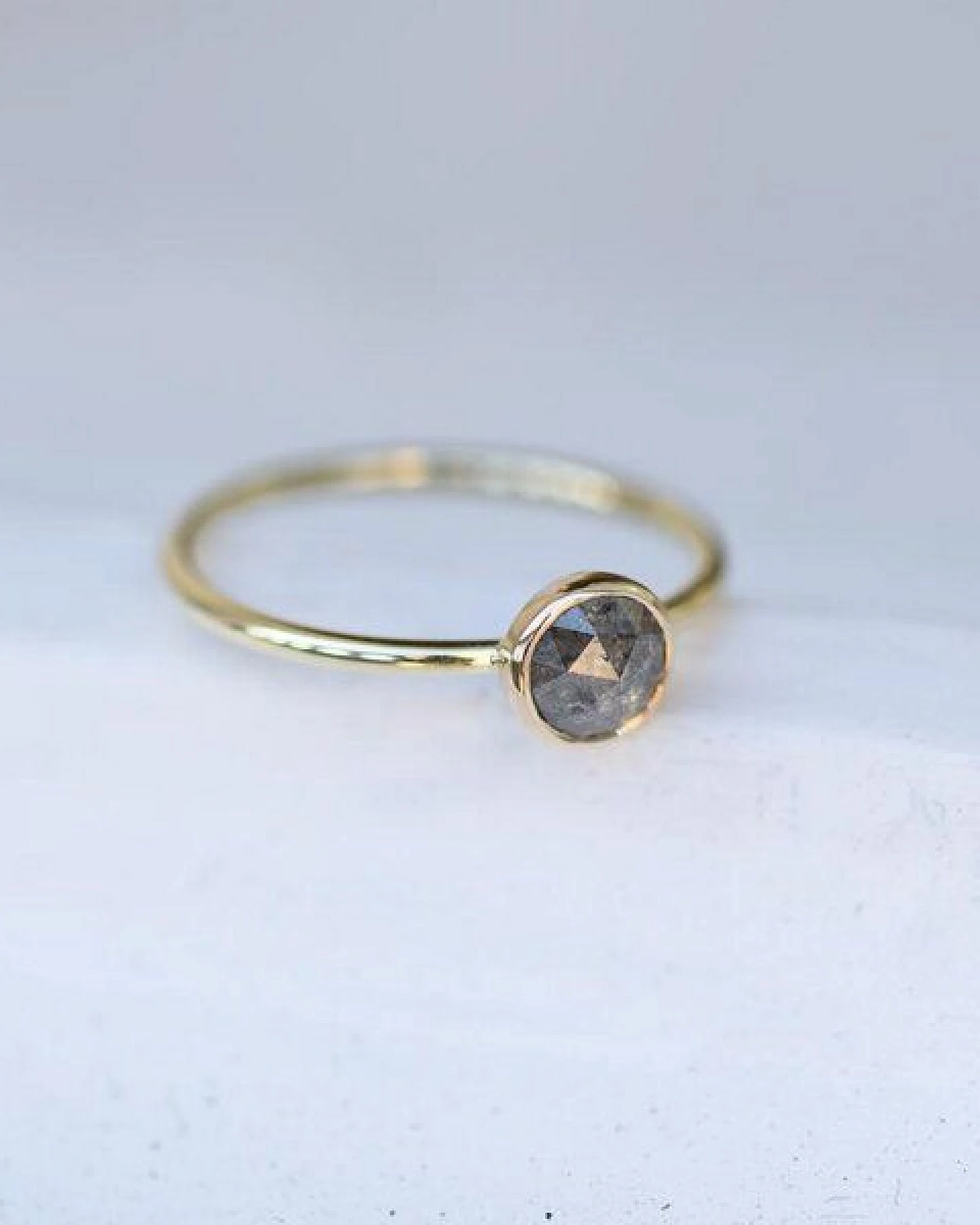 Eppi Ring mit Salt'n'Pepper Diamant Fermie – Ansicht 2