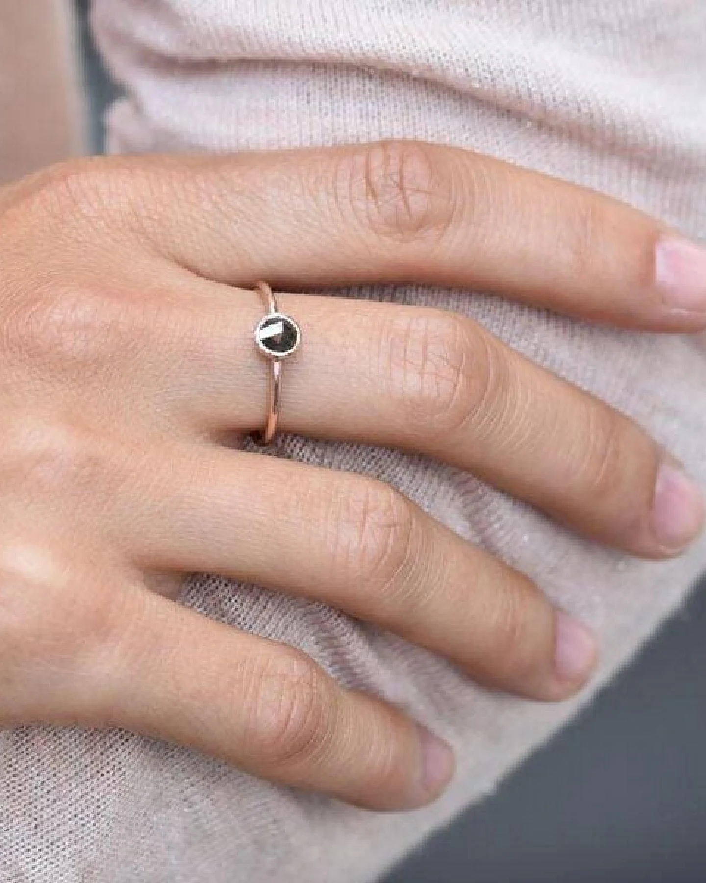 Eppi Ring mit Salt'n'Pepper Diamant Fermie – Ansicht 4