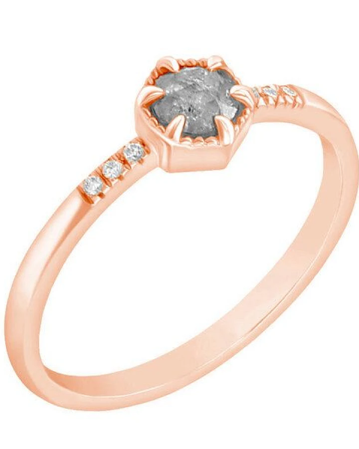Eppi Ring aus Gold mit einzigartigem Salt´n´Pepper Diamanten Zamiel