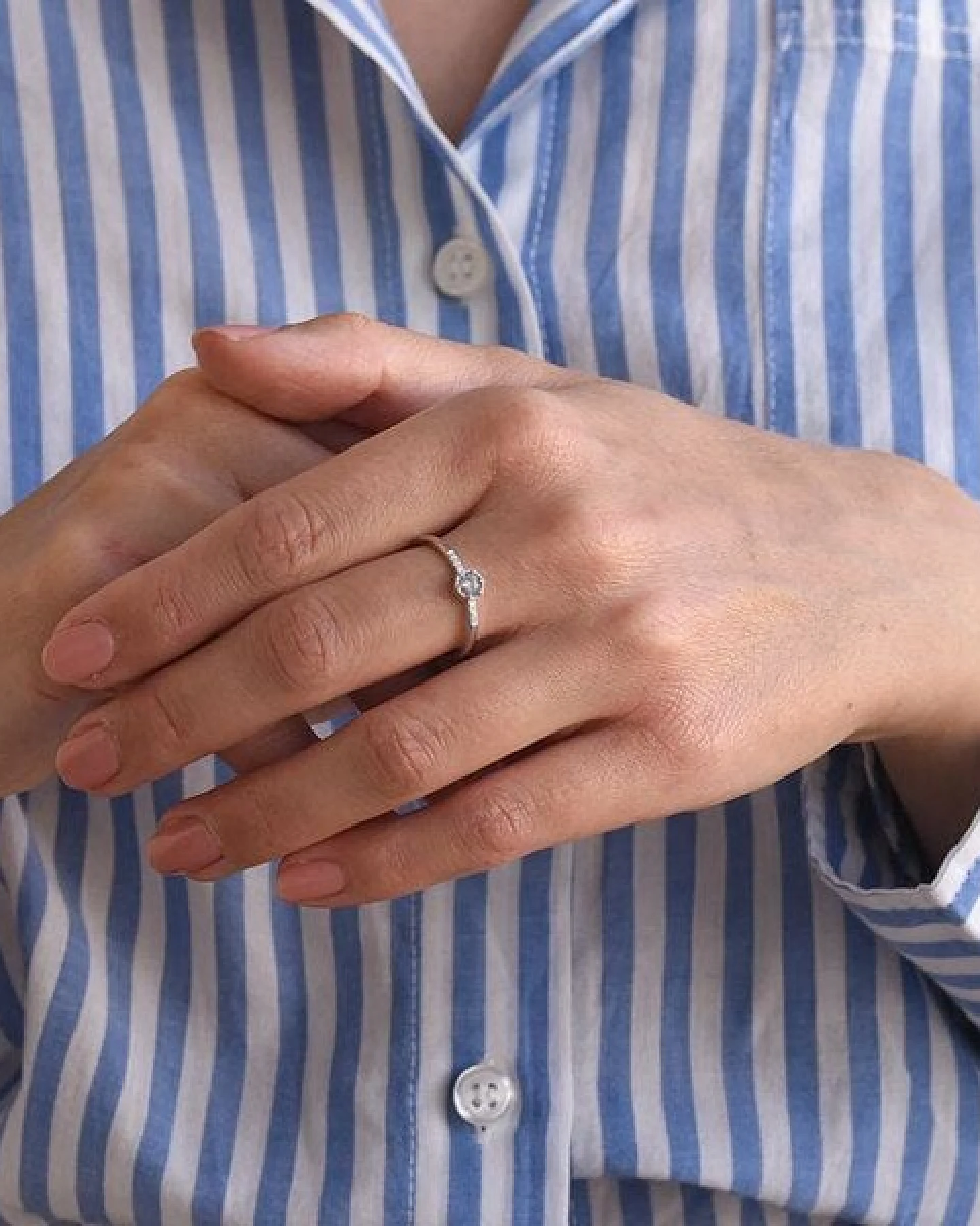 Eppi Ring aus Gold mit einzigartigem Salt´n´Pepper Diamanten Zamiel – Ansicht 4