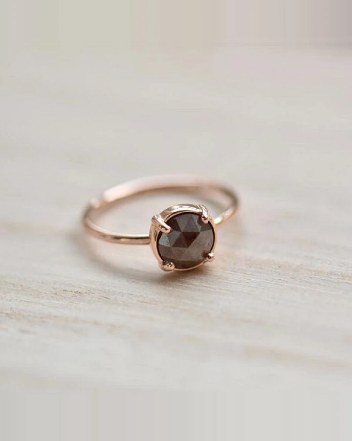 Eppi Goldener Ring mit Diamant im Rosenschliff Vertius