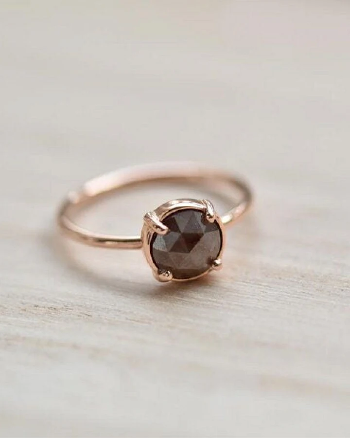 Eppi Goldener Ring mit Diamant im Rosenschliff Vertius