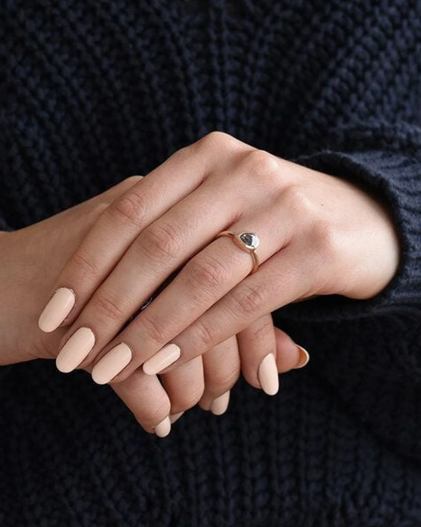 Eppi Goldener Ring mit Salt´n´Pepper Pear-Diamant Luna – Ansicht 3