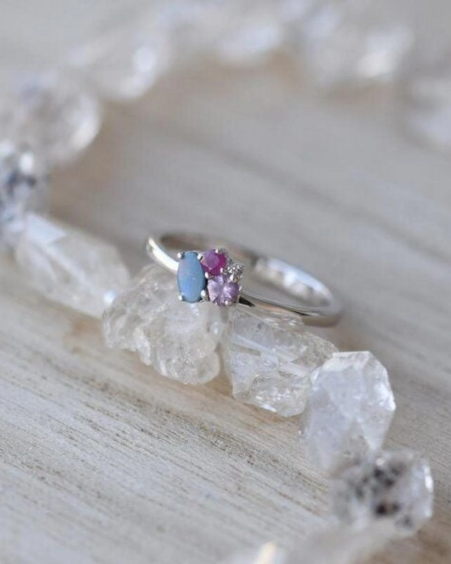 Eppi Goldener Cluster-Ring mit Opal, Rubin, Saphir und Diamant Caily – Ansicht 3