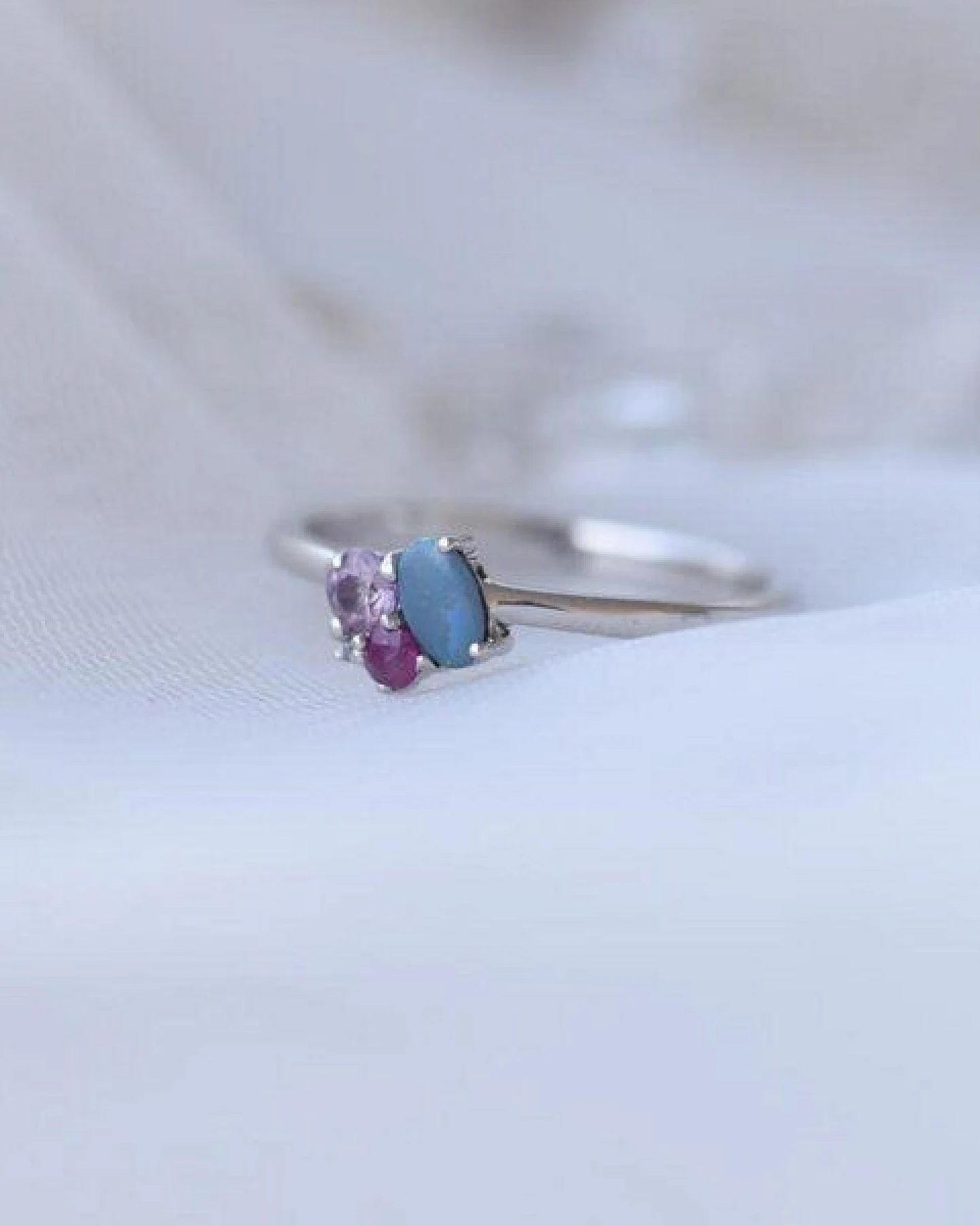 Eppi Goldener Cluster-Ring mit Opal, Rubin, Saphir und Diamant Caily – Ansicht 2