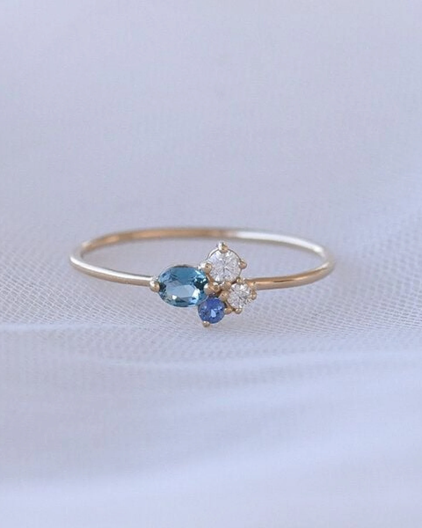 Eppi Goldener Cluster-Ring mit Topas, Saphir und Moissanit Avah – Ansicht 2