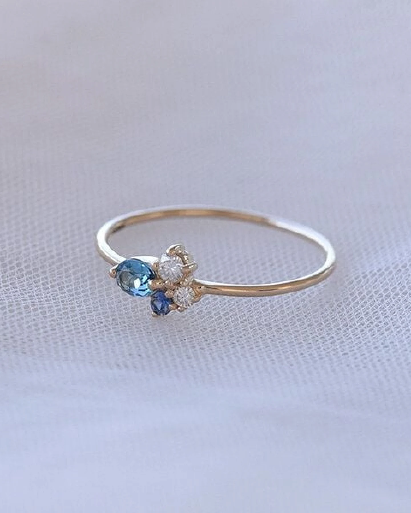 Eppi Goldener Cluster-Ring mit Topas, Saphir und Moissanit Avah – Ansicht 3