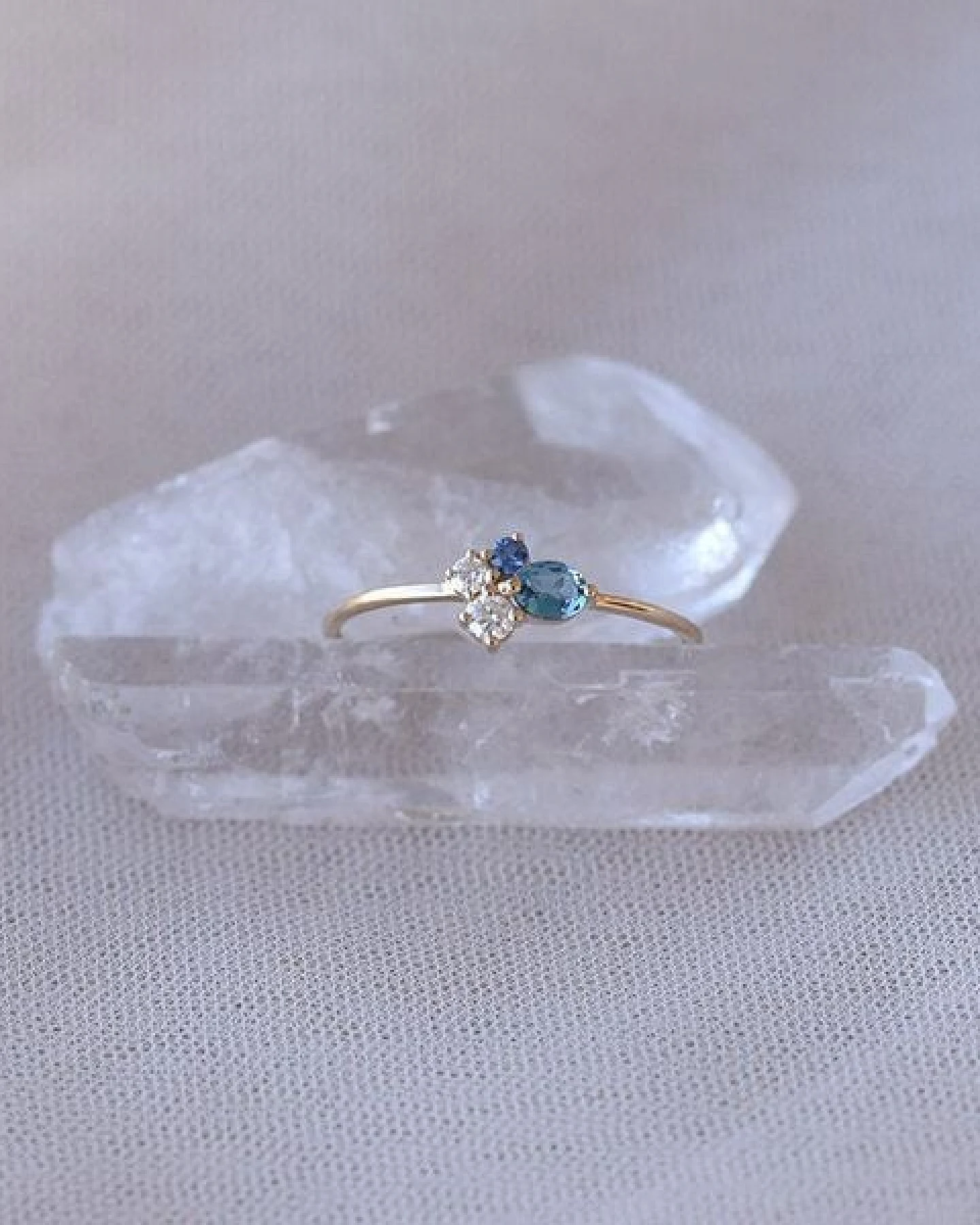 Eppi Goldener Cluster-Ring mit Topas, Saphir und Moissanit Avah – Ansicht 3