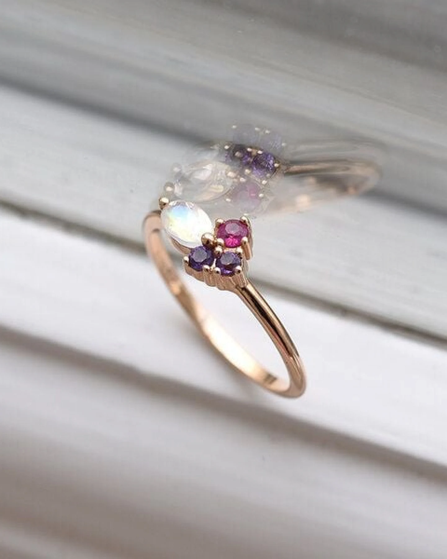 Eppi Ring mit Mondstein, Rubin und Amethysten Lowri – Ansicht 3
