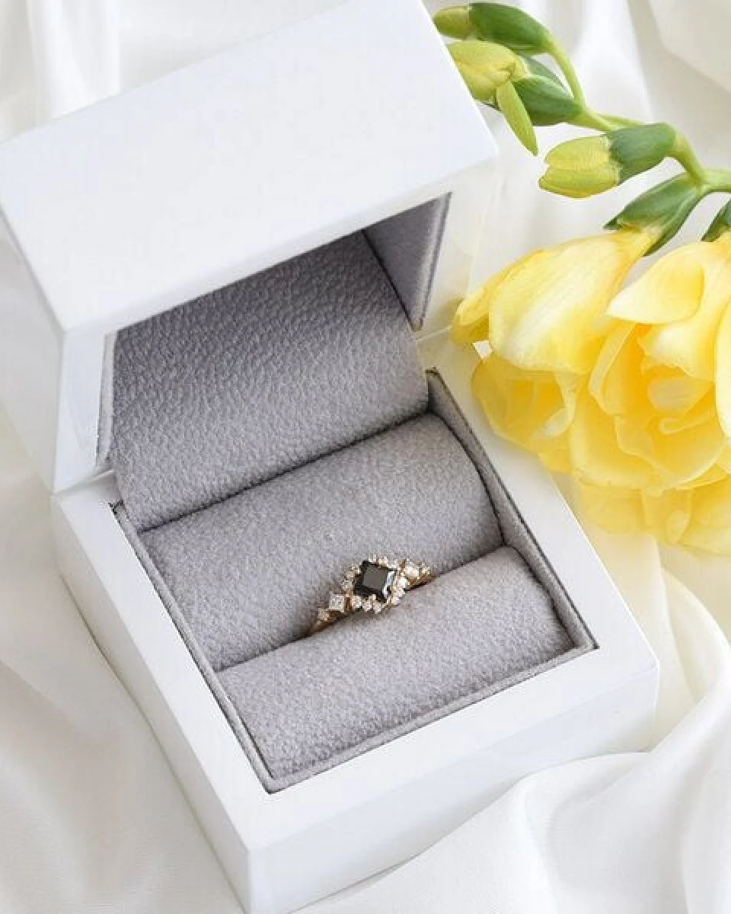 Eppi Perfekter Ring mit schwarzem Diamanten und Moissaniten Medrie – Ansicht 3