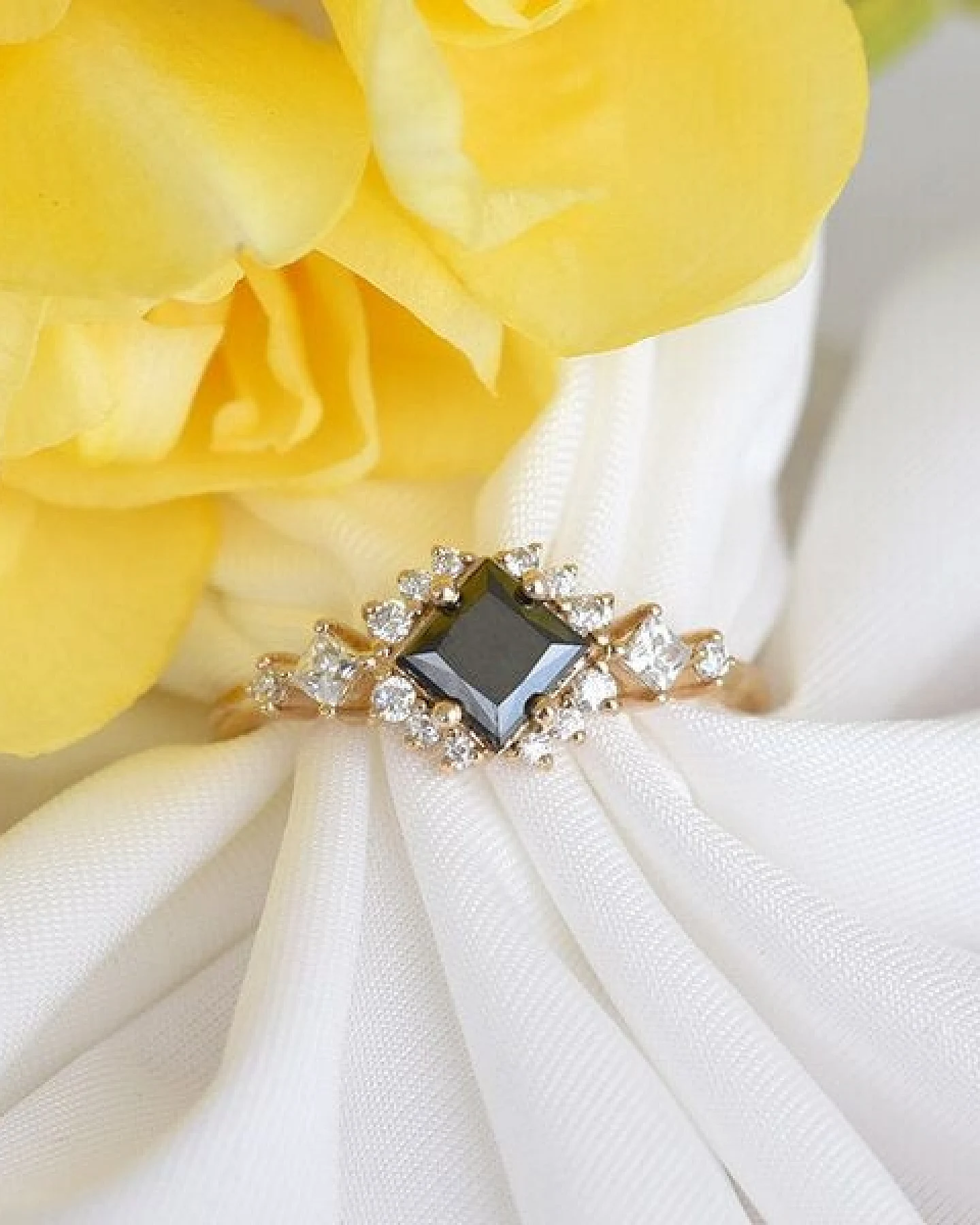 Eppi Perfekter Ring mit schwarzem Diamanten und Moissaniten Medrie – Ansicht 4