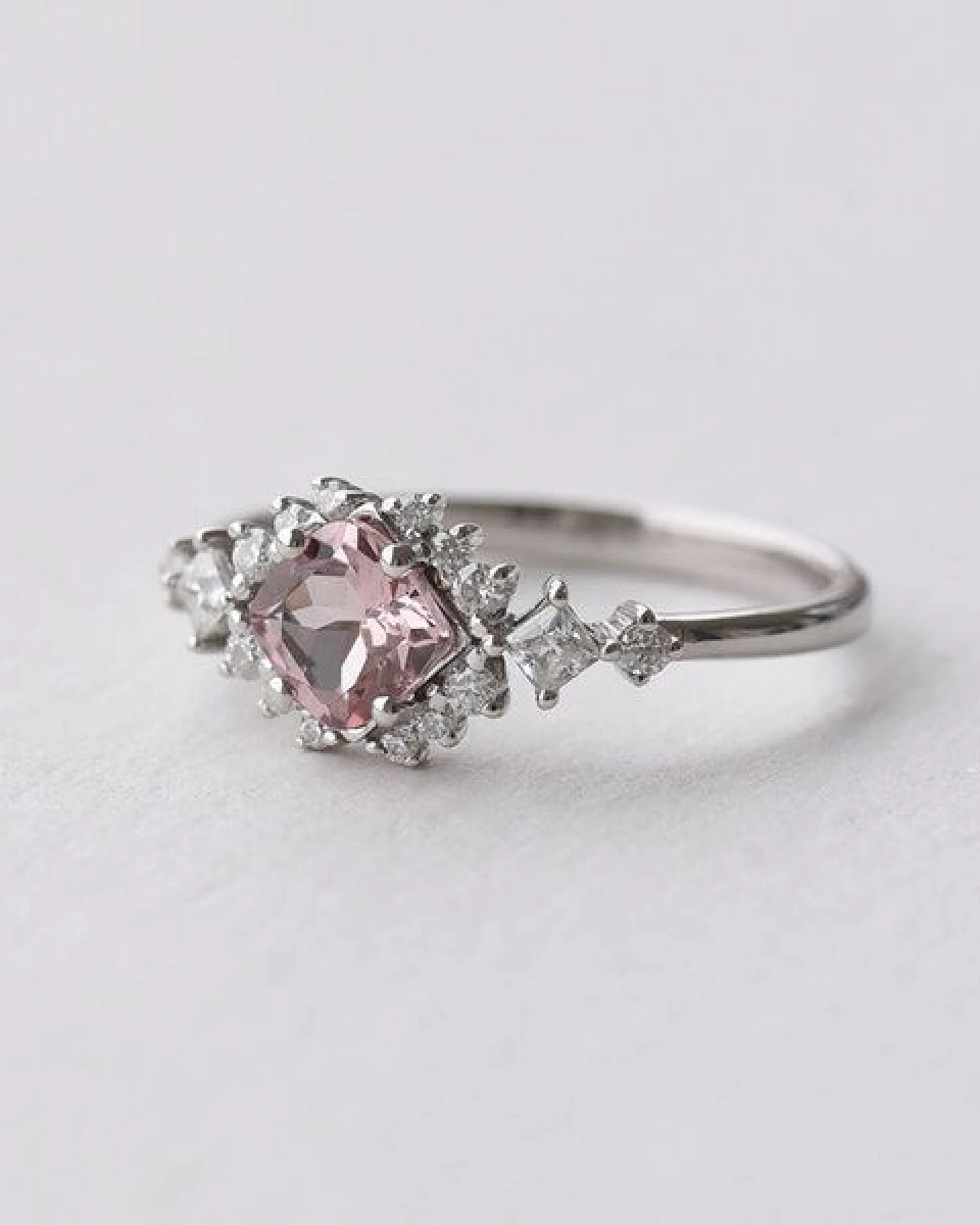 Eppi Goldener Ring mit Princess Morganit und Moissaniten Medrie – Ansicht 2