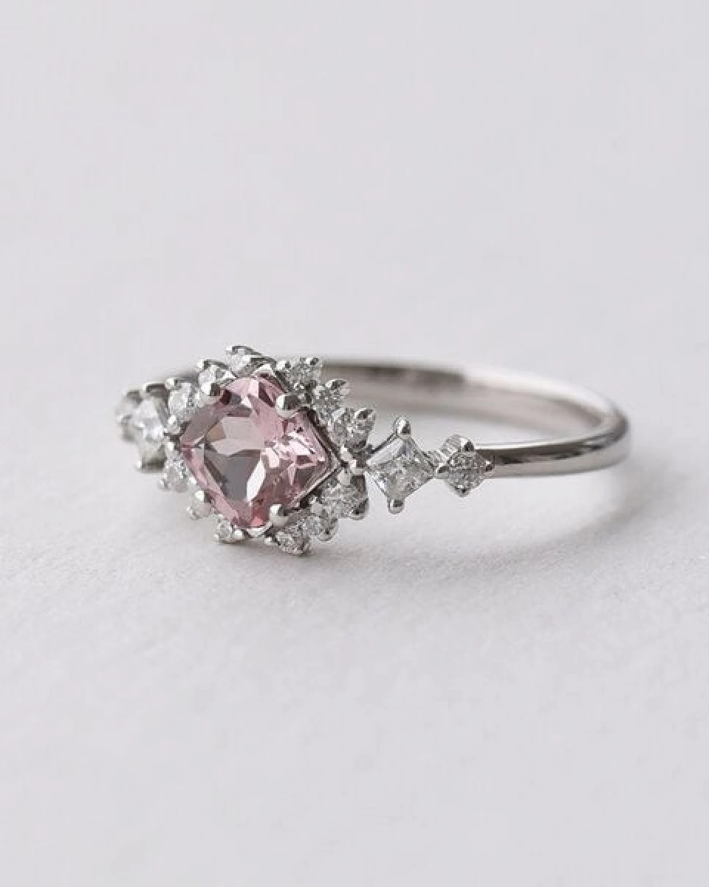 Eppi Goldener Ring mit Princess Morganit und Moissaniten Medrie – Ansicht 2