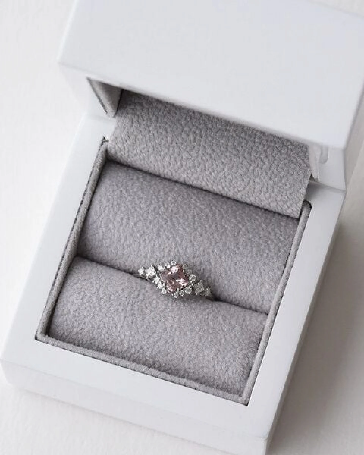 Eppi Goldener Ring mit Princess Morganit und Moissaniten Medrie – Ansicht 4