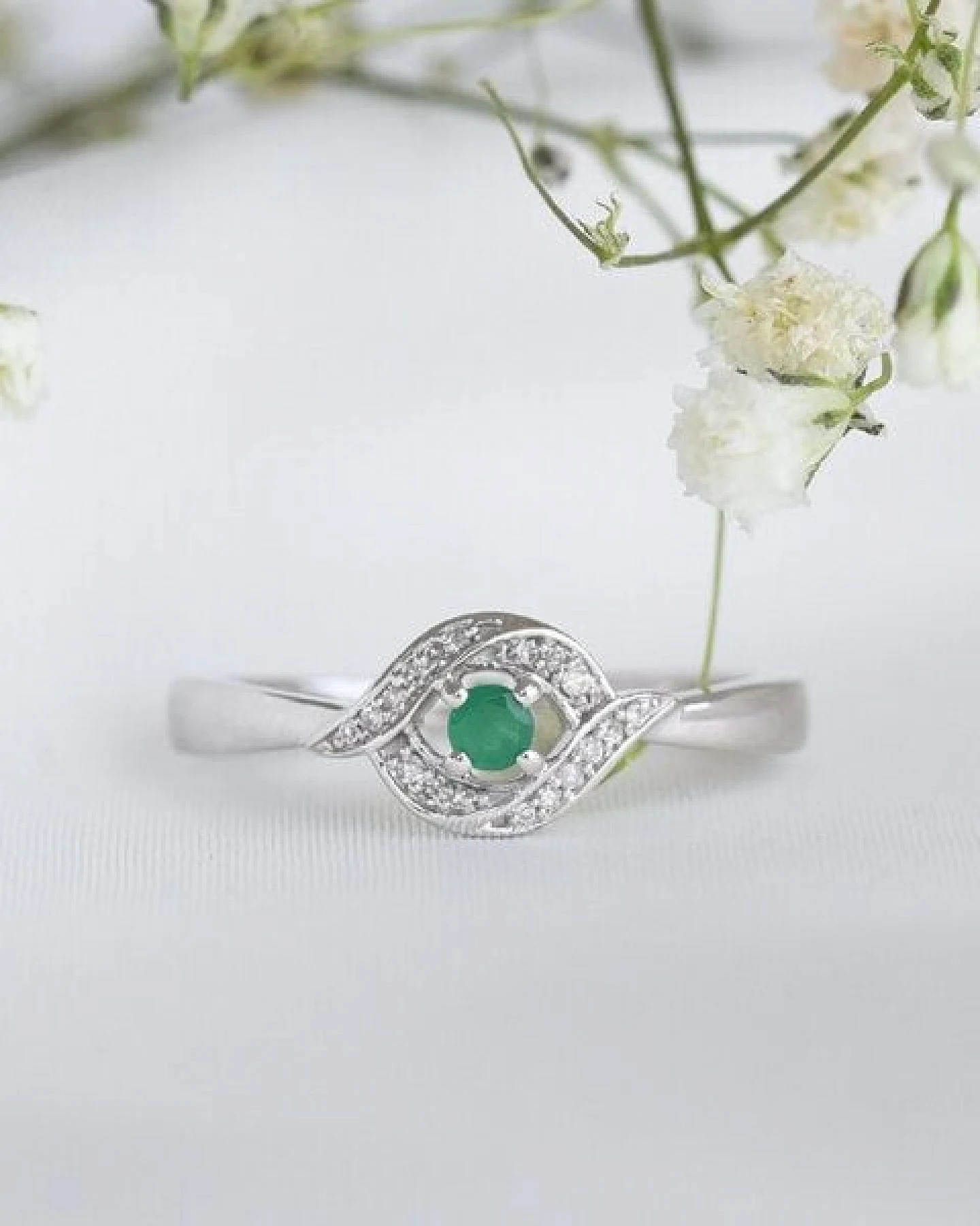 Eppi Ring mit Smaragd und Diamanten Nurisa – Ansicht 2