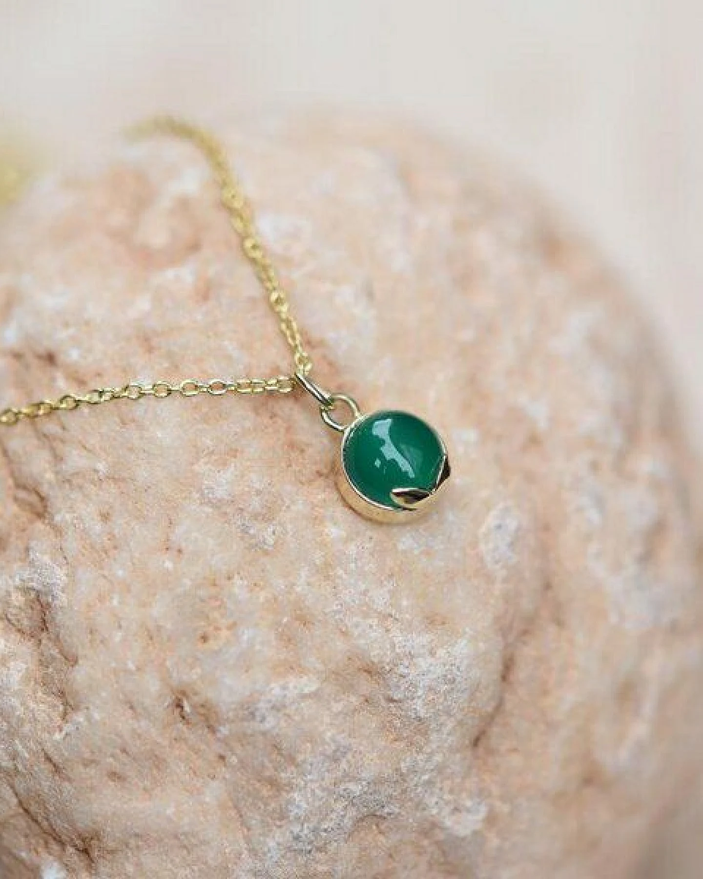 Eppi Goldkette mit Onyx-Cabochon Anhänger Azalea – Ansicht 3