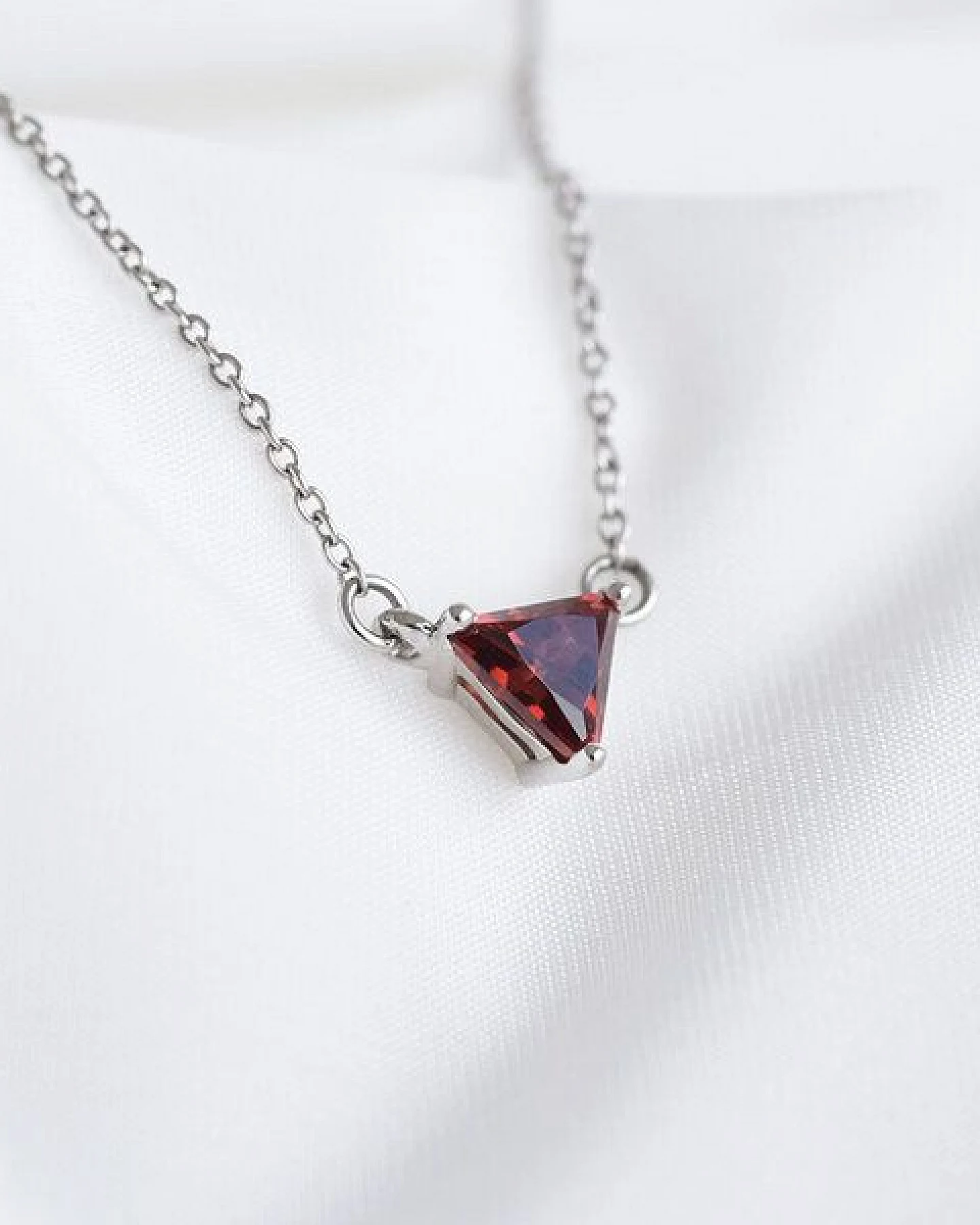 Eppi Minimalistische Kette mit Granat Modu – Ansicht 2