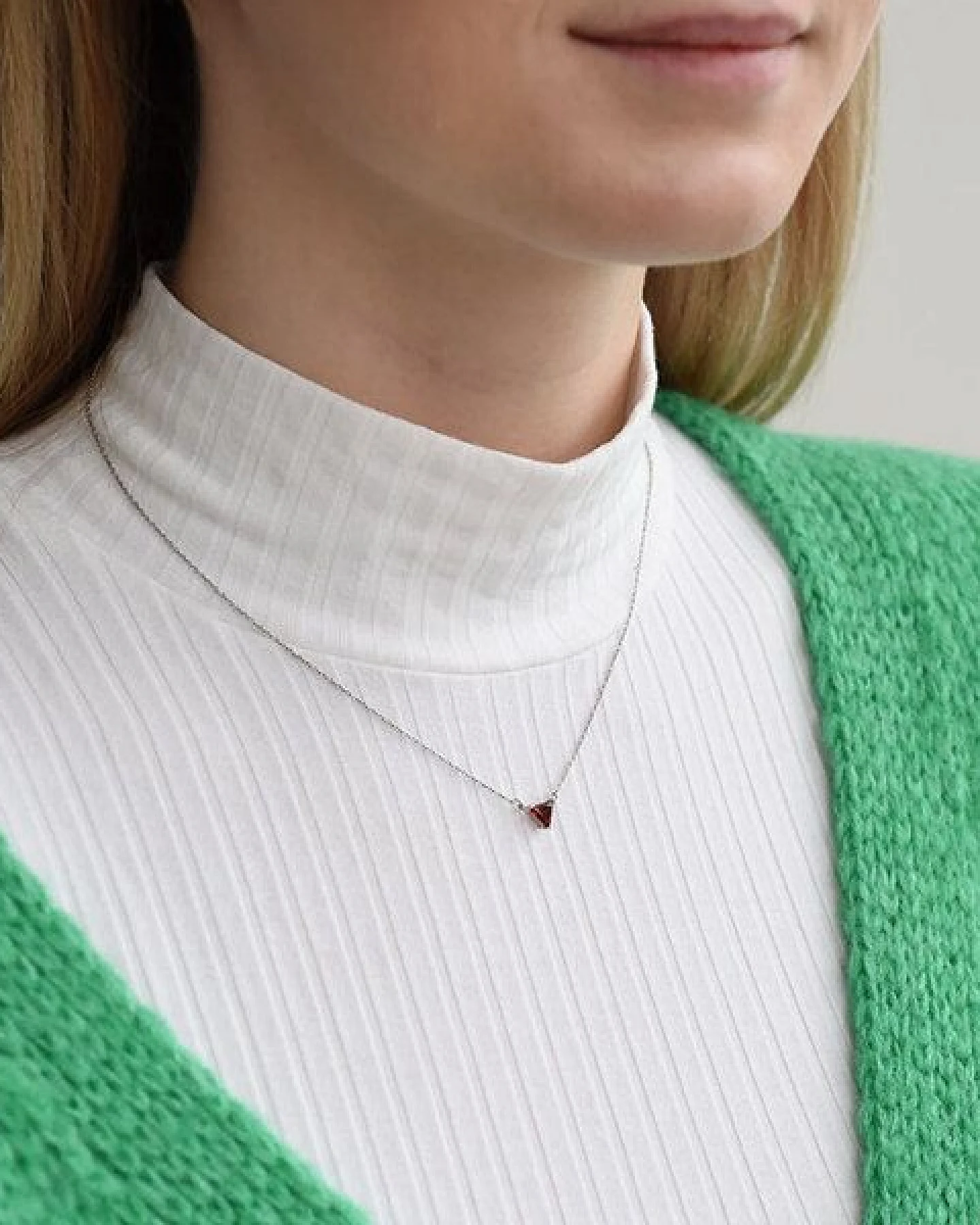 Eppi Minimalistische Kette mit Granat Modu – Ansicht 3