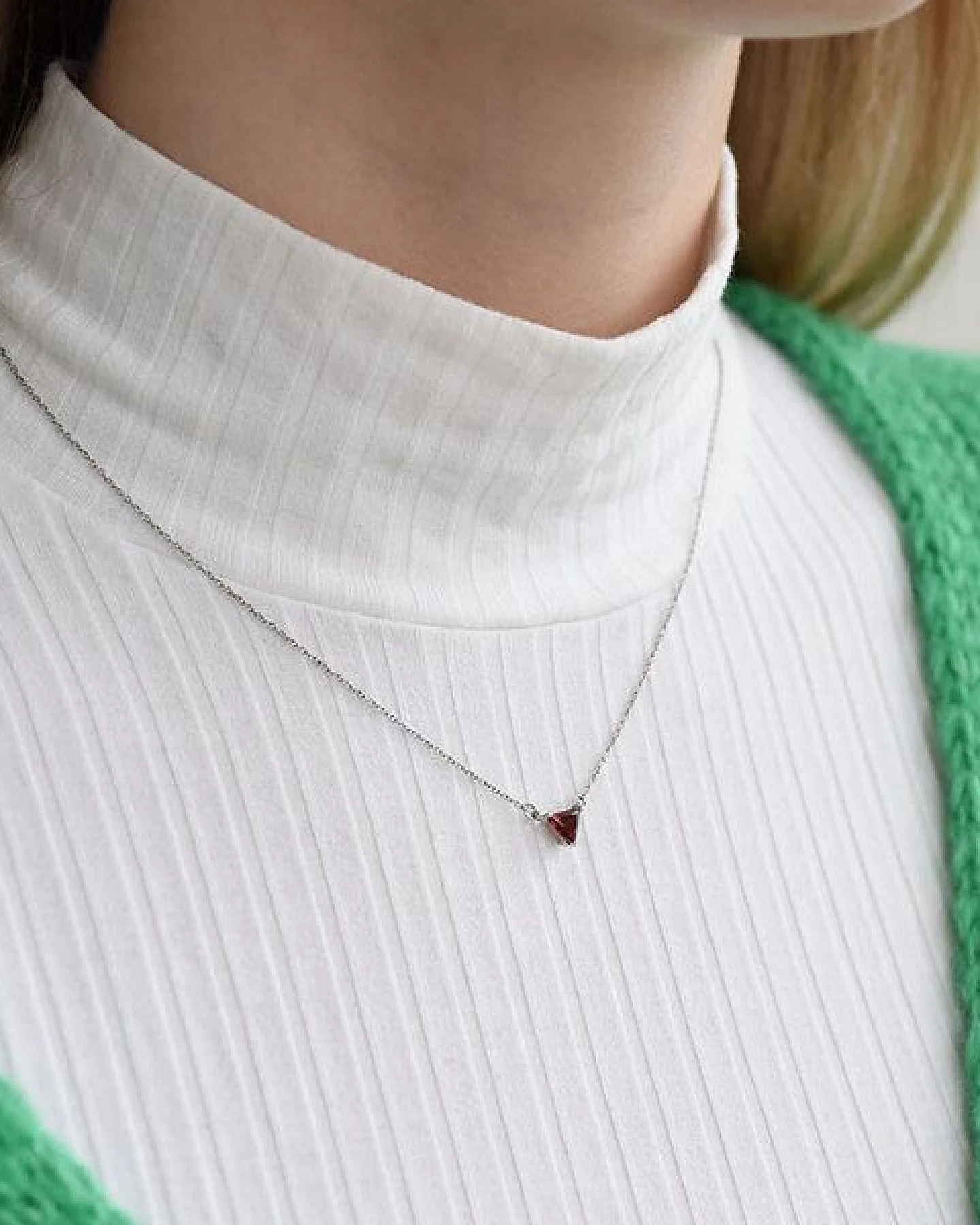 Eppi Minimalistische Kette mit Granat Modu – Ansicht 3