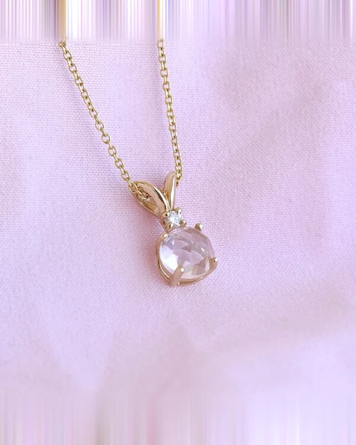 Eppi Goldener Anhänger mit Rosenquarz und Diamant Timotei