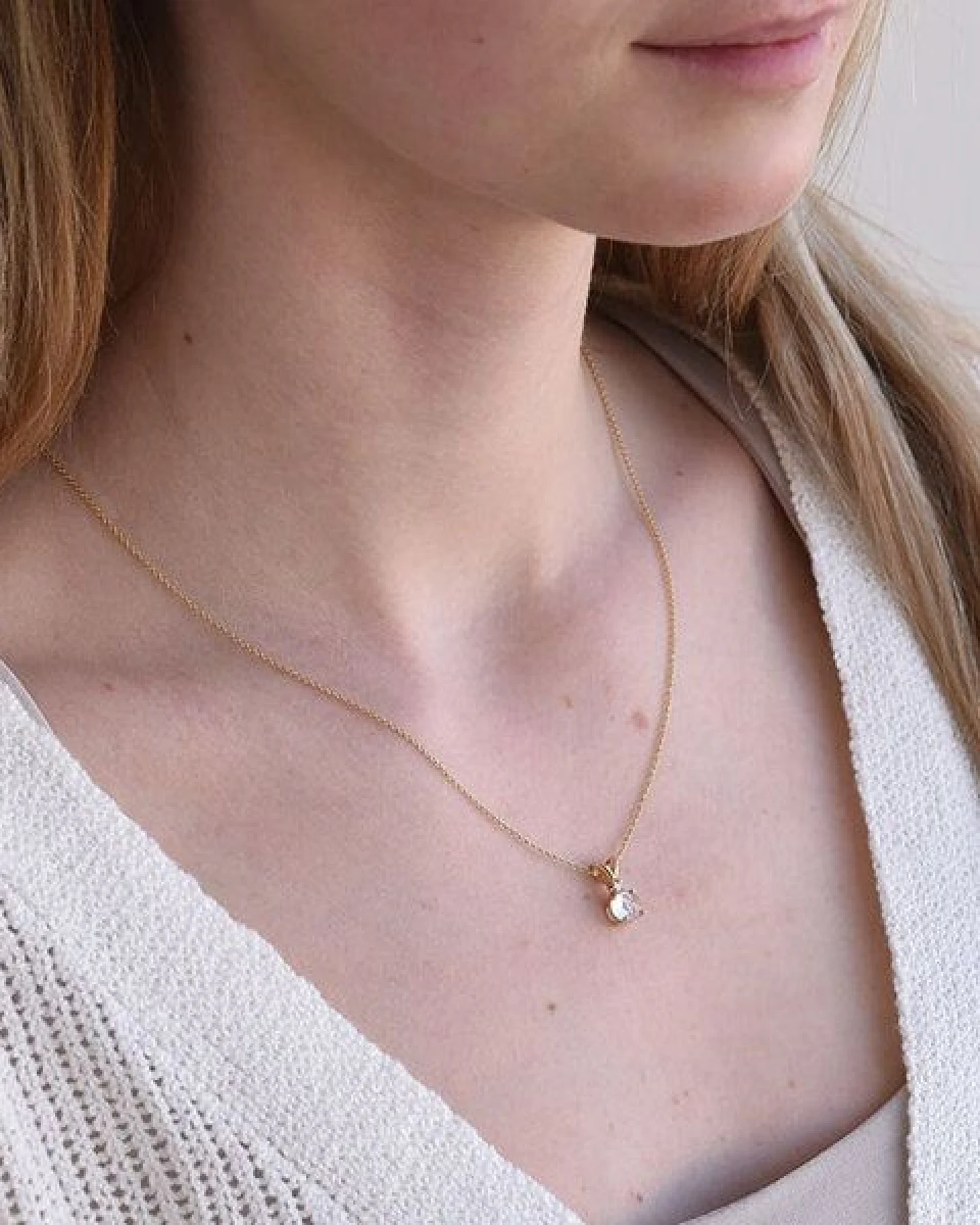 Eppi Goldener Anhänger mit Rosenquarz und Diamant Timotei – Ansicht 2