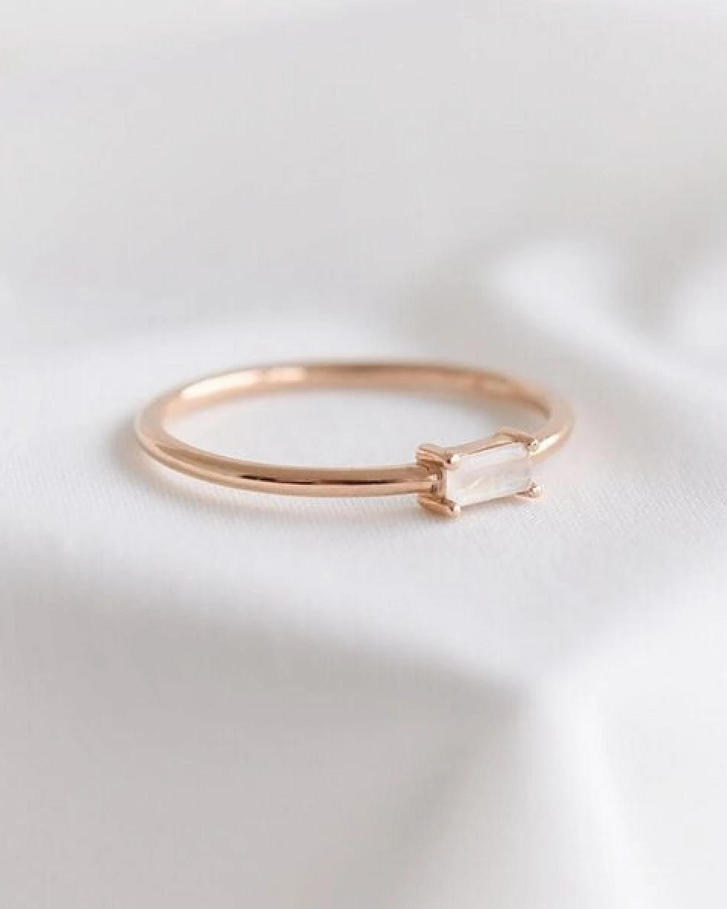 Eppi Ring mit Mondstein in Baguette-Form Koos – Ansicht 2