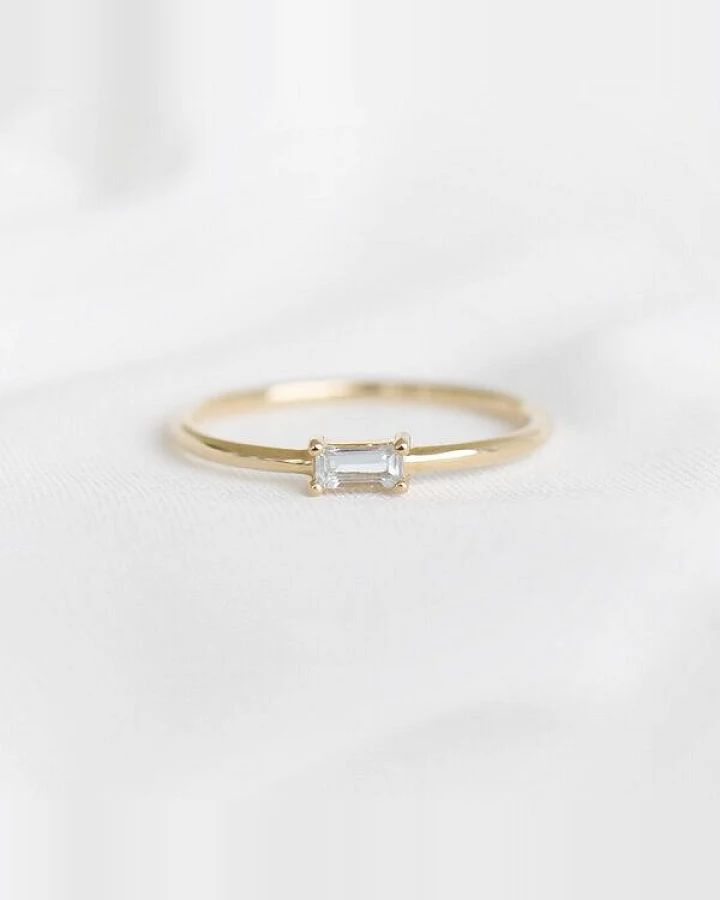 Eppi Minimalistischer Ring mit Aquamarin Koos