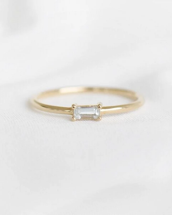Eppi Minimalistischer Ring mit Aquamarin Koos