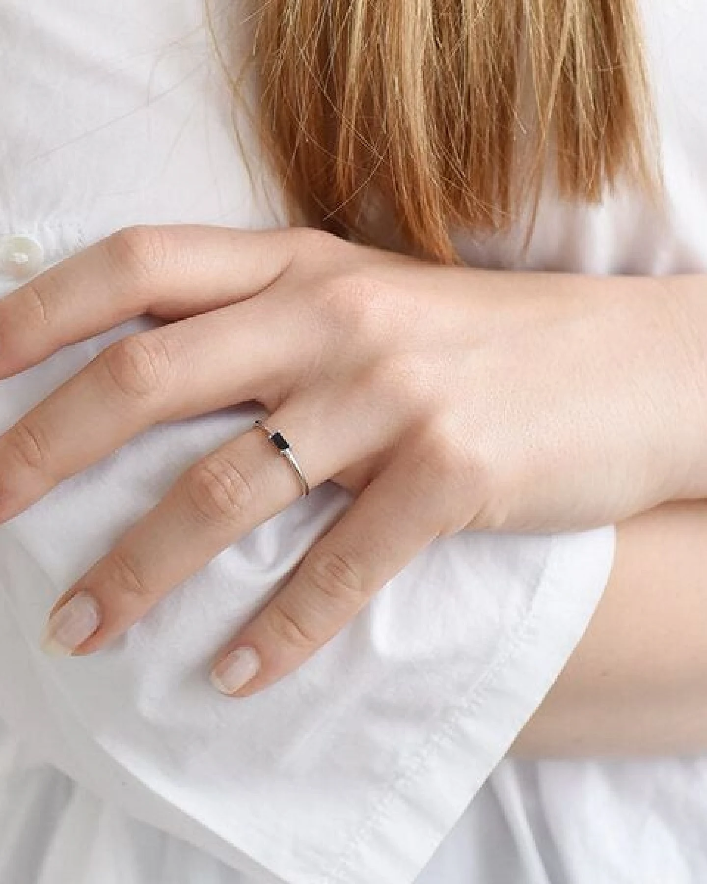 Eppi Ring mit Saphir im minimalistischen Design Koos – Ansicht 4