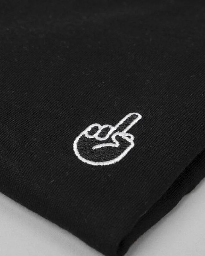 Fyngers Unisex T-Shirt aus Biobaumwolle - Modell F*CK YOU mit gestickter Veredelung