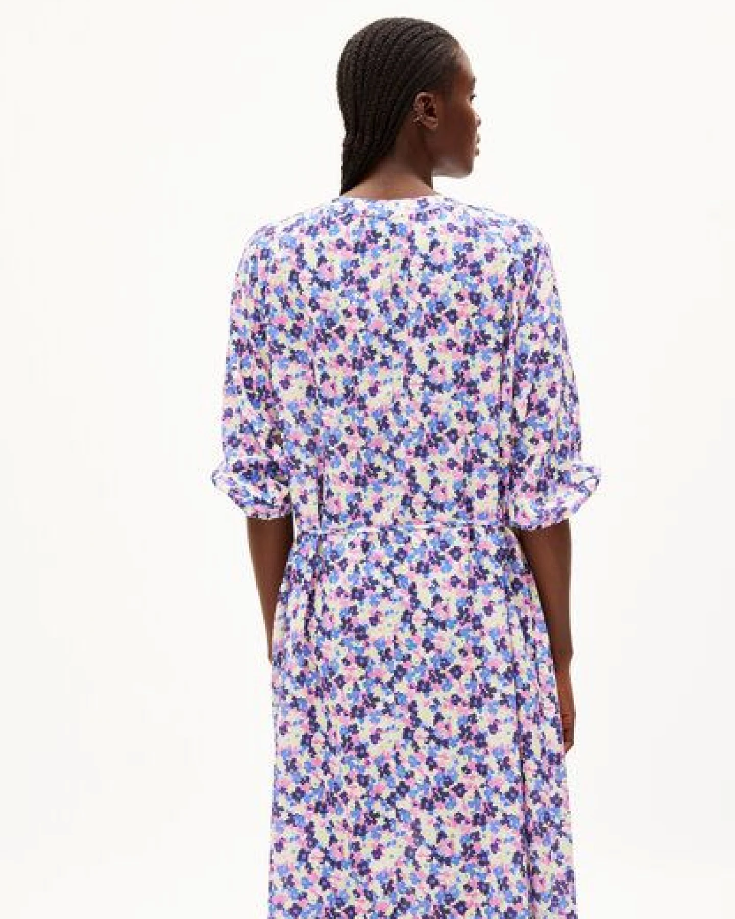 ARMEDANGELS MADITHAA MULTI FLORAL - Damen Webkleid Oversized Fit aus TENCEL Lyocell – Ansicht 2