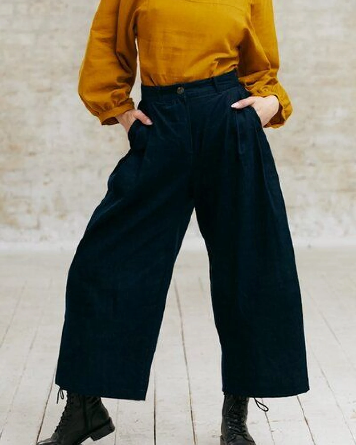Jyoti - Fair Works Bio-Baumwollcord Culotte Awasi – Ansicht 2